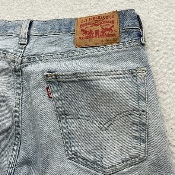 Levis 501 Jeans Mens 33x32 (Tag 32x32) Button Fly Light Wash Stretch Straight - Picture 8 of 15